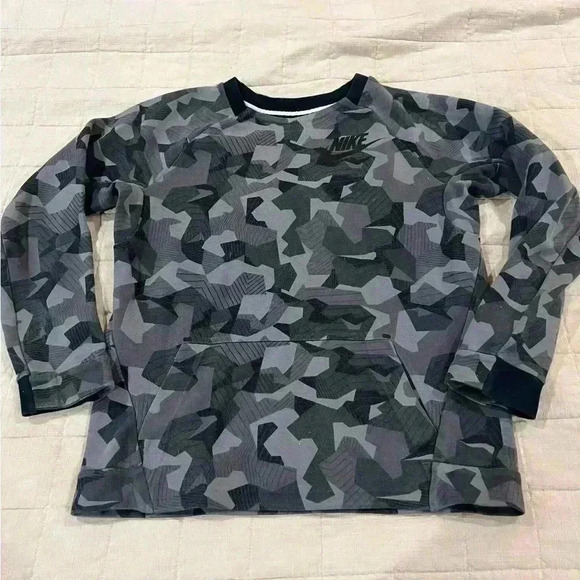 Boys Nike digital camo gray nike crewneck size large - Picture 1 of 8